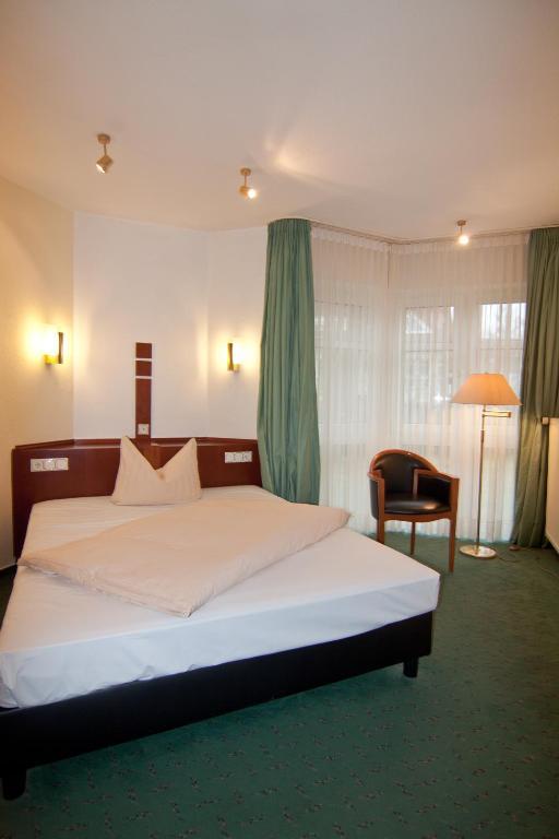 Parkhotel Unter Den Linden Halberstadt Oda fotoğraf