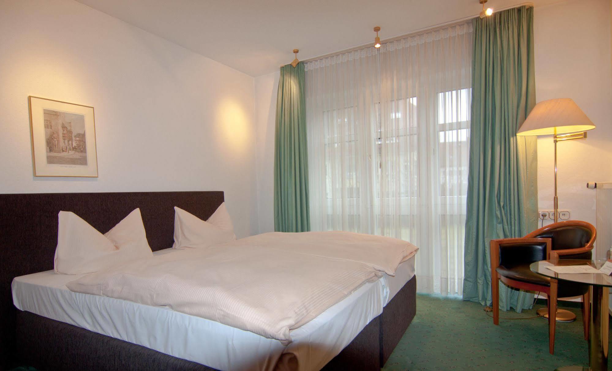 Parkhotel Unter Den Linden Halberstadt Dış mekan fotoğraf